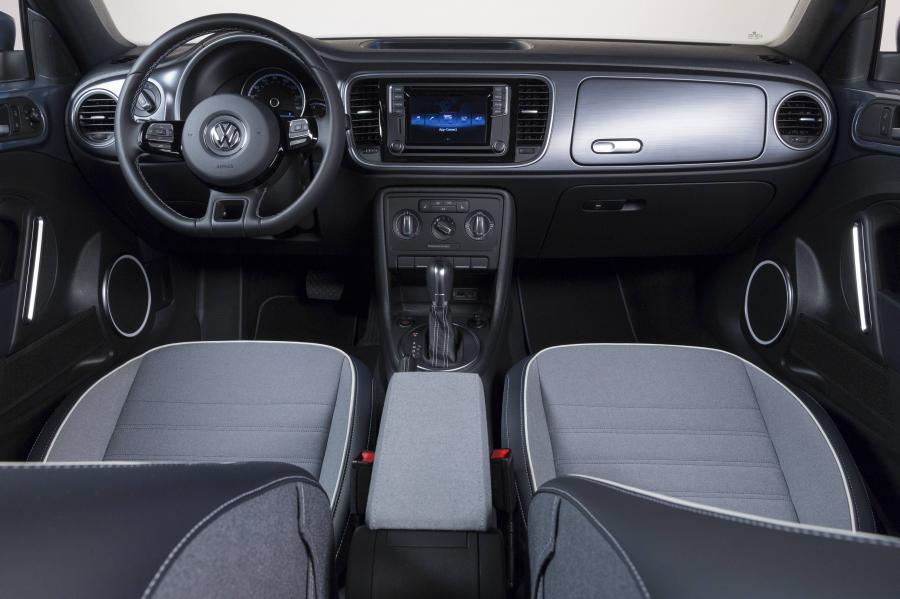 Торпедо Volkswagen Beetle Convertible Denim 2016 года  (фото 33 из 41)